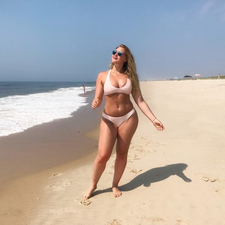 Iskra Lawrence 19