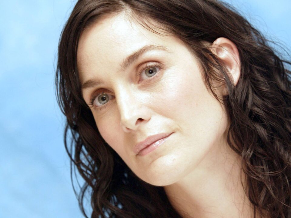 Carrie Anne Moss Desktop