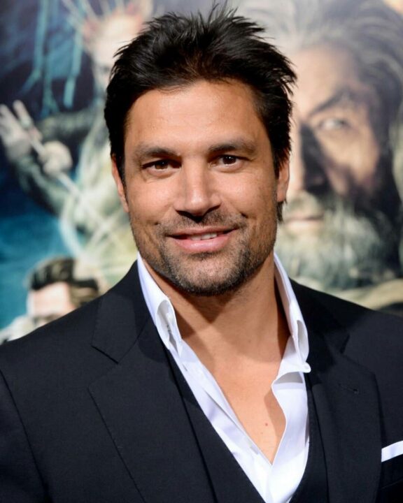 Manu Bennett Photo Gallery