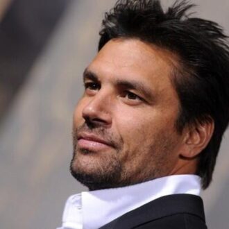 Manu Bennett Photos