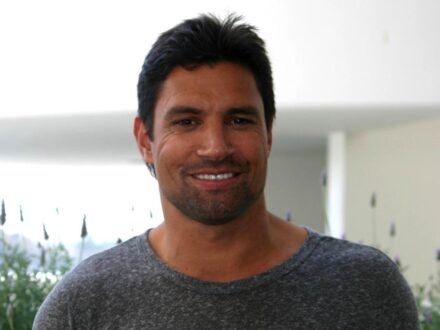 Manu Bennett Pics