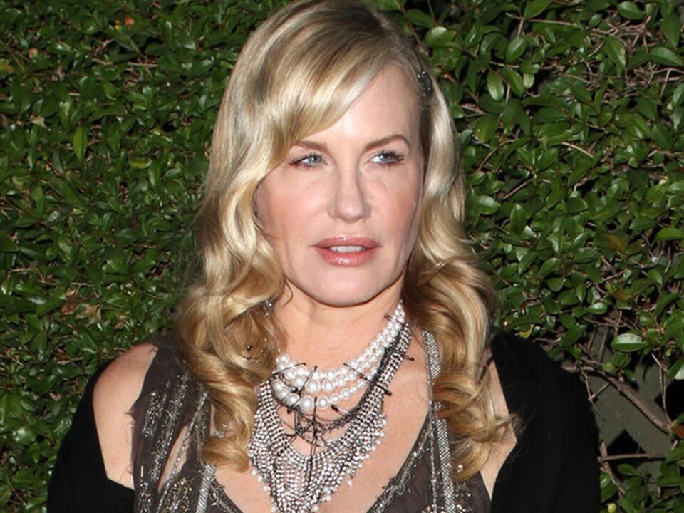 Daryl Hannah Background images