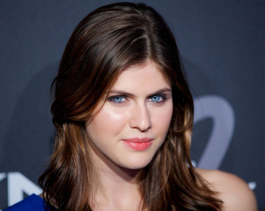 Alexandra Daddario HD Wallpapers