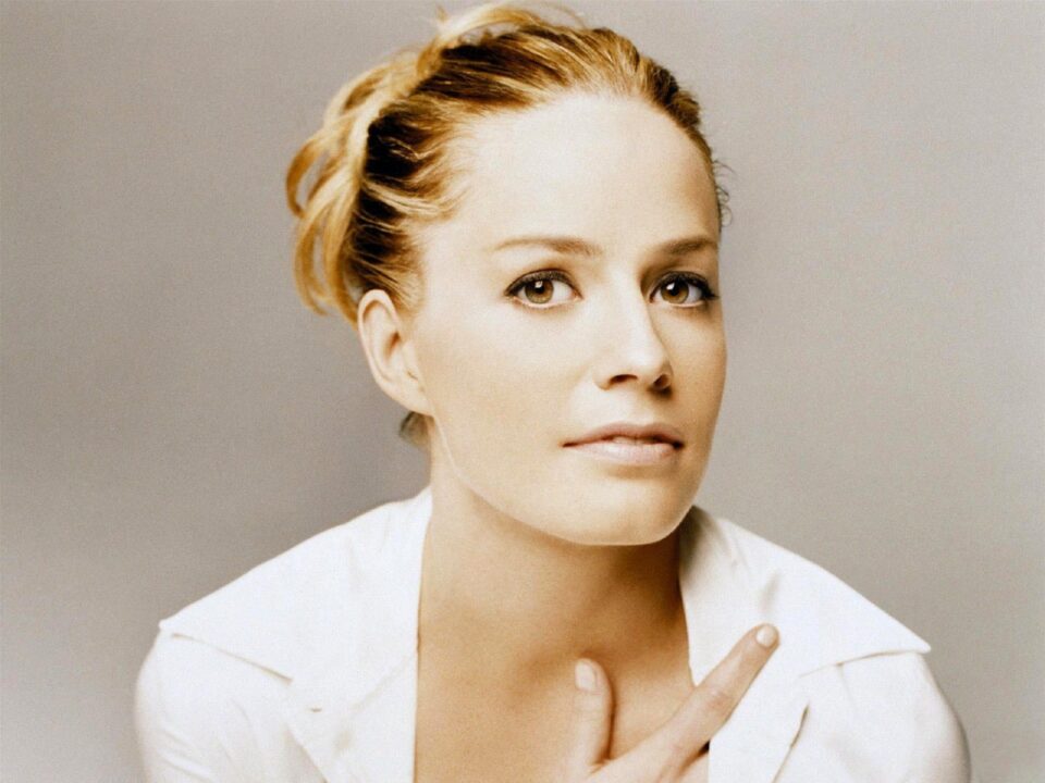 Elisabeth Shue Photos