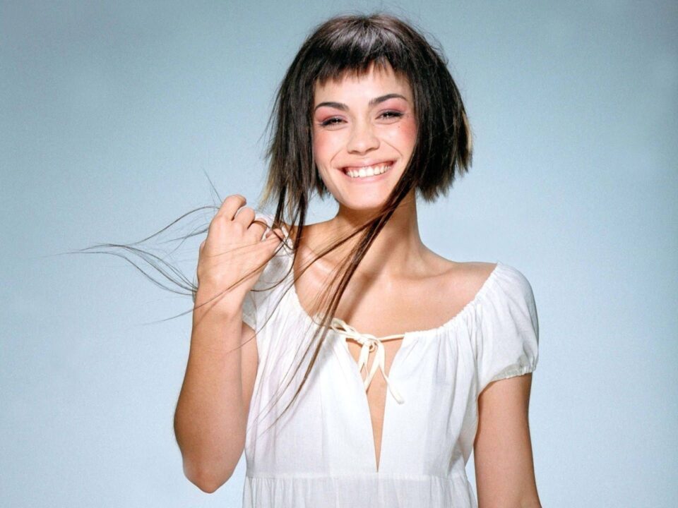 Shannyn Sossamon Background images